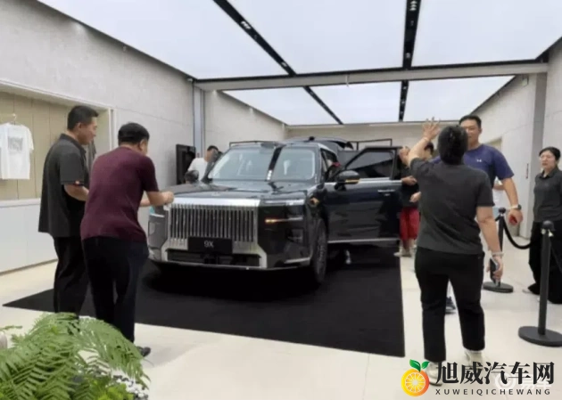 Juliaann办公室与黑人：黑人同事共事Juliaann办公室-1