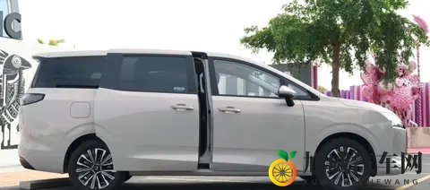 10万级MPV推荐，真7座+电滑门，动力配置多选，家用很合适-1