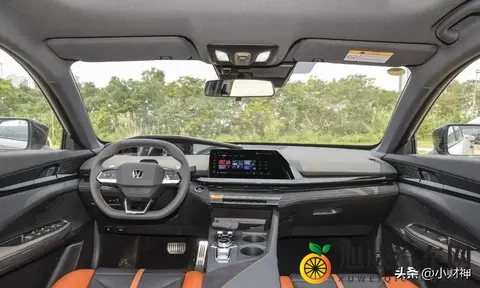 预算10万想买拉风钢炮轿车?这3台车性能、颜值、空间全都有!-1