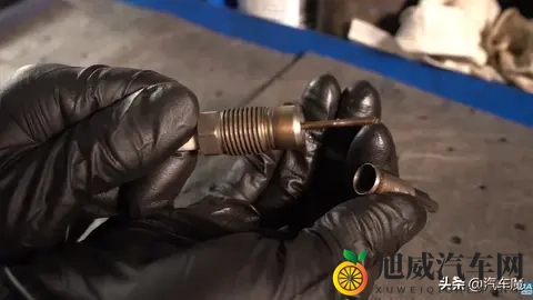 断火花塞别慌！90%人硬撬毁缸，正确方法3步搞定还省工时费-2