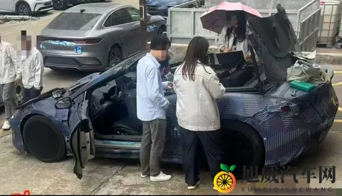 腾势Z敞篷跑车曝光！比亚迪的首款敞篷跑车！-2