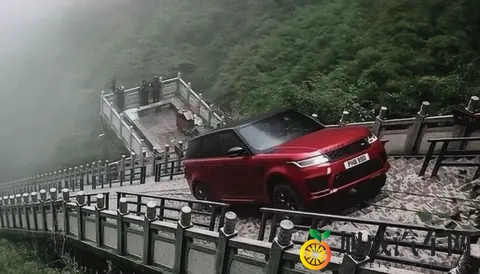 奇瑞模仿路虎爬天门山不成,硬要越野成笑话?-1