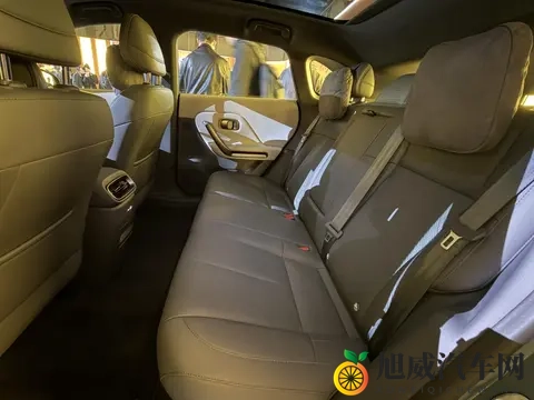 提供515km、605km 两种续航，1058万起，零跑Lafa 5 开启预售-3