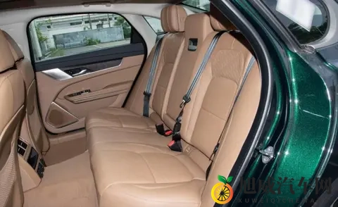 车长5102mm，全系标配20T引擎，捷豹XFL在售两款车型如何选？-1