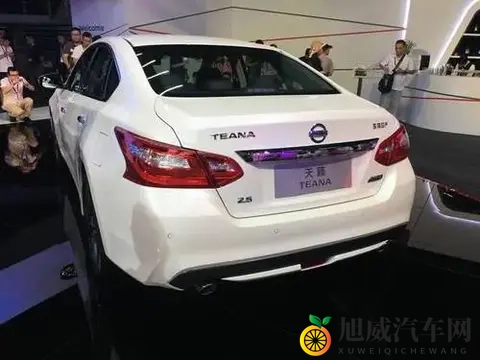 燃油车要翻身?天籁装上鸿蒙座舱,这波操作太秀了!-2