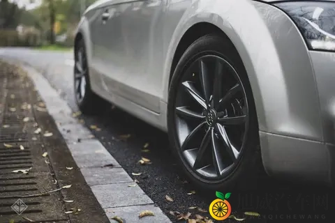 打屁股网站:新能源汽车爆发,自动驾驶技术突破,汽车行业大变革来袭-3