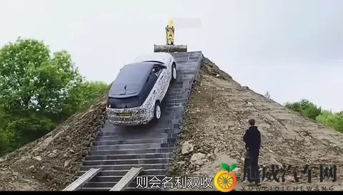 奇瑞爬天门山溜车撞护栏！对比路虎当年封神操作，国产车差在哪？-3