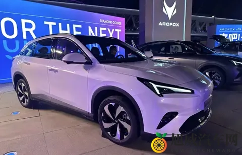 极狐阿尔法T5增程版上市！续航破千智驾升级-1