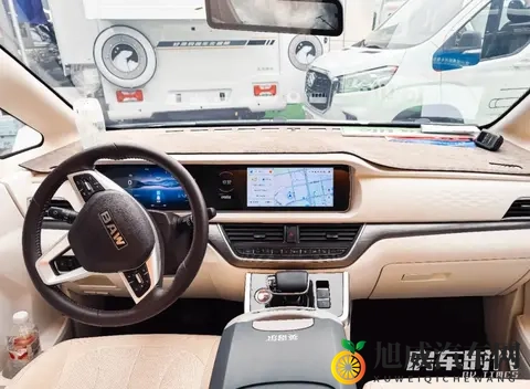 原厂量产 复古升顶 时尚吸睛 Vala纯电动宿营车-2