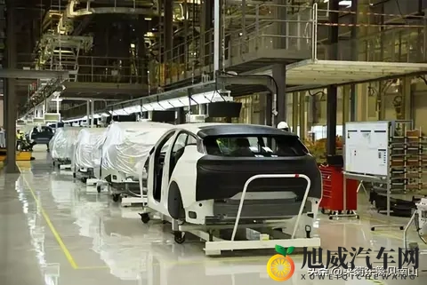 杨玉环的三港版1995:汽车新宠:揭秘爆款车型外观设计及性能亮点-2