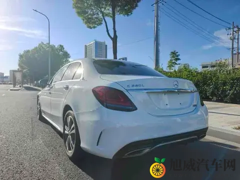 三年奔驰C级，优雅白色座驾，13万多入手体验豪华！-1