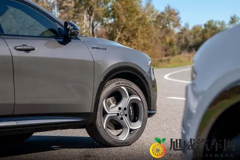 细节设计更加运动，新款阿尔法·罗密欧托纳利实车都曝光-2