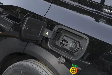 预售1268万元起!亏电油耗仅55L,增程车三大痛点都被解决了?-1