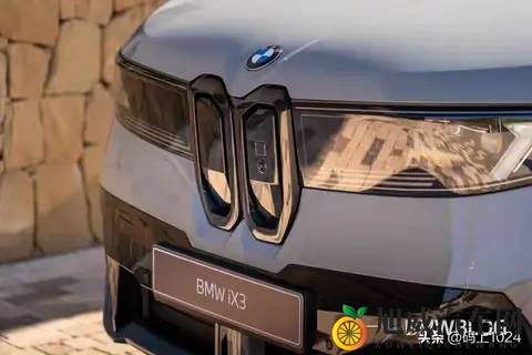 2026款纯电宝马iX3 M运动版亮相！22寸轮毂+红色卡钳，明年量产-2