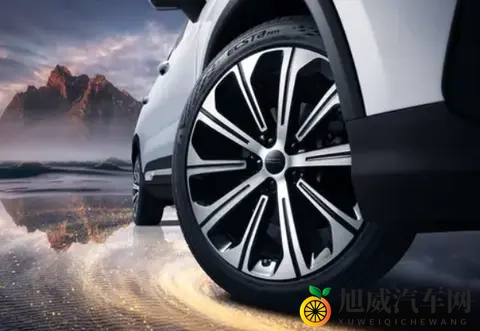 豪越L真听劝了！新增15T+5座版，轴距2825mm，后备厢达628升-2