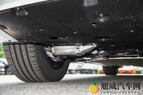 7座MPV选哪款？这款MPV空间大、续航长，还带冰箱！-2