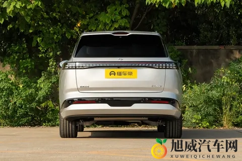 3025mm 轴距 + 可油可电!15 万级的东风奕派 SUV,大家庭用着真省心?-1