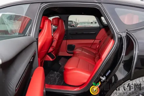 华为深度加持，鸿蒙座舱，12扬声器+冰箱，试驾阿维塔12-1