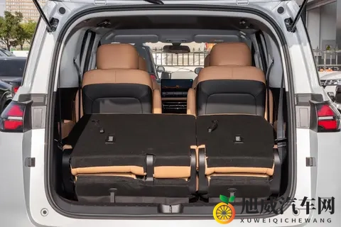 7 万级 MPV 黑马！星光 730 双独悬 + 长续航，太能打-3