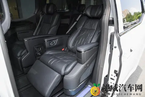 高端MPV家庭用户偏爱？极氪009十一月促销购车分析-2