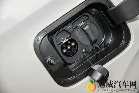 第三代蓝电E5 PLUS预售开启，1198万起享230km纯电续航-2