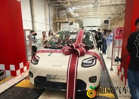 京东第一辆车下线-1