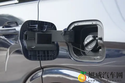 帕里斯帝：27 万多带按摩座椅，续航能跑 1000 公里-2