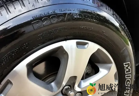 为什么说洗车的时候不要贪小便宜擦轮胎油?-1