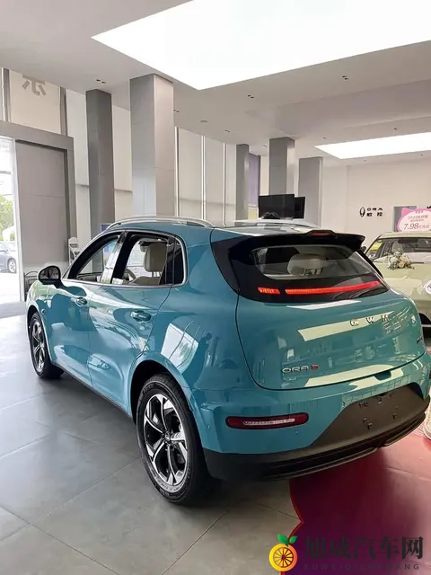 尺寸超元PLUS，配激光雷达+女王副驾，欧拉5实车现已到店-3