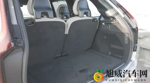 试沃尔沃XC90 T8: 65万买全进口豪华旗舰SUV,高净值家庭用车优选-2