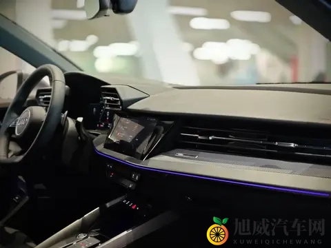 13万想选豪华车怕坑？奥迪A3实测：市区7个油，单身_情侣开着香-3