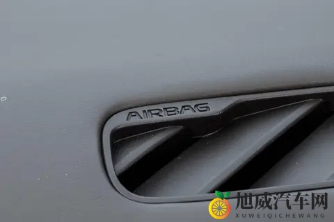 腾势N8L正式发布！20T插混+空悬+6活塞，大六座SUV新标杆？-3