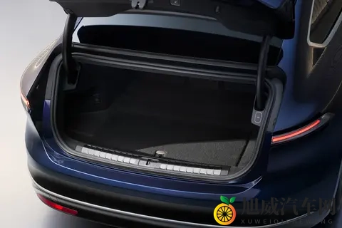 768万起，配3颗激光雷达+空悬+CPO，蔚来ET9实力如何？-1