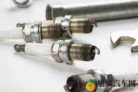 开了6年车,才知道原来火花塞根本不用定期换,都是经验!-3