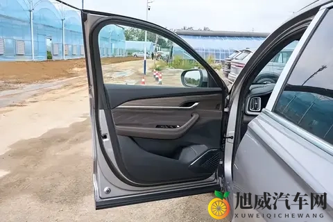 沃尔沃同平台，降13万后更值？实测感受-2