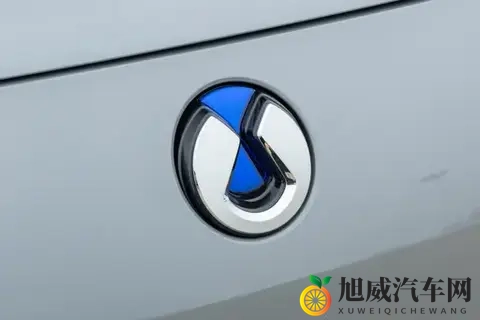 腾势N8L DM：52米车长+3米轴距，全家出游不用愁！-2