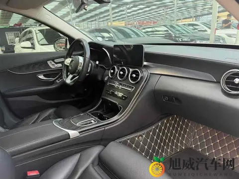 别克豪华车，31米轴距，悬浮三联屏-1