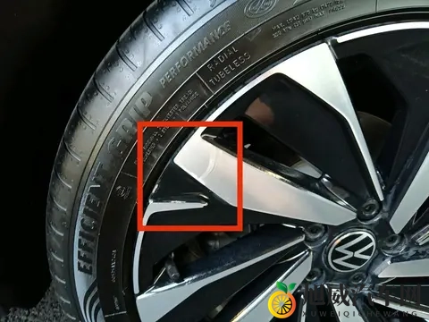 22年帕萨特330TSI豪华版,一手准新,12万享高级驾乘!-1