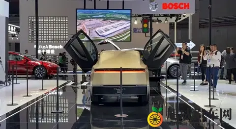 特斯拉Cybercab无人驾驶出租车于2025进博会亚太首发亮相!-1