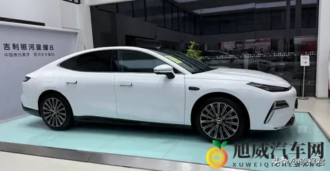 吉利银河星耀8系统变手机 玩家整活停不下来 穷鬼也能开豪车?-2