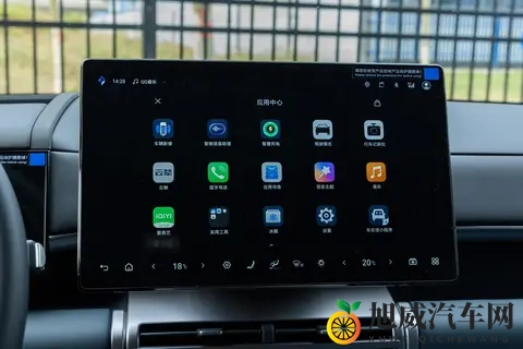 方程豹钛7：周末出游的“行李杀手”与城市里的“移动客厅”-1