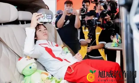 全红婵喜提三辆新车，遭到网友笑侃：再送院子放不下了…-3