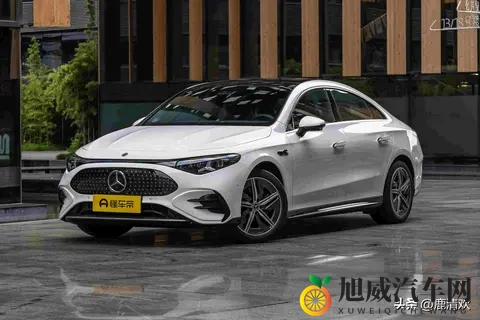 一面亲上边一边摸下边:亲吻上一寸,抚摸下一点-1