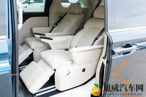 26款岚图梦想家乾崑Pro版,豪华MPV的舒适与智能体验-3