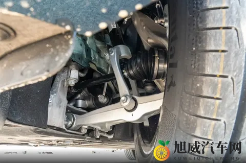 华为乾崑+鸿蒙座舱,试驾26款岚图梦想家,全能MPV实至名归-3