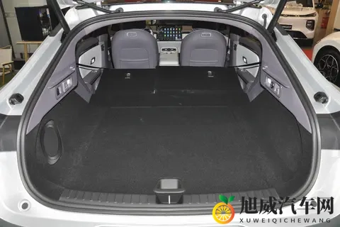 中式美学天花板！岚图泰山这波操作，让合资豪车都慌了-1