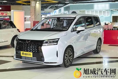 五菱星光730要来了,价格打到7万,MPV市场怕是要乱套-2