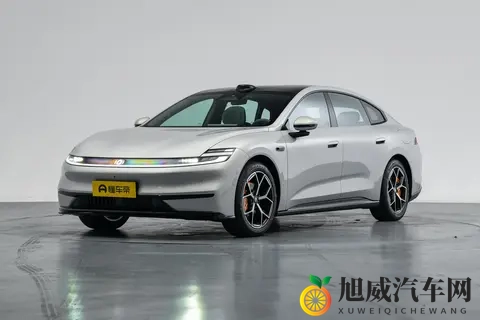 这性价比简直绝了！​长安启源A06预售不到12万，还看合资车呢-2