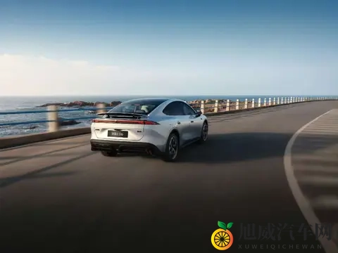 深蓝卖力赚吆喝，销售却一问三不知，L06如何撼动海豹与MONA M03？-2