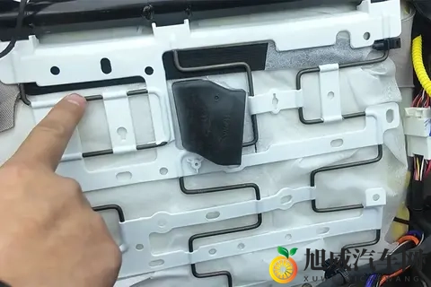 25万级SUV座椅暴力拆解,“剖开”看真面目!-1